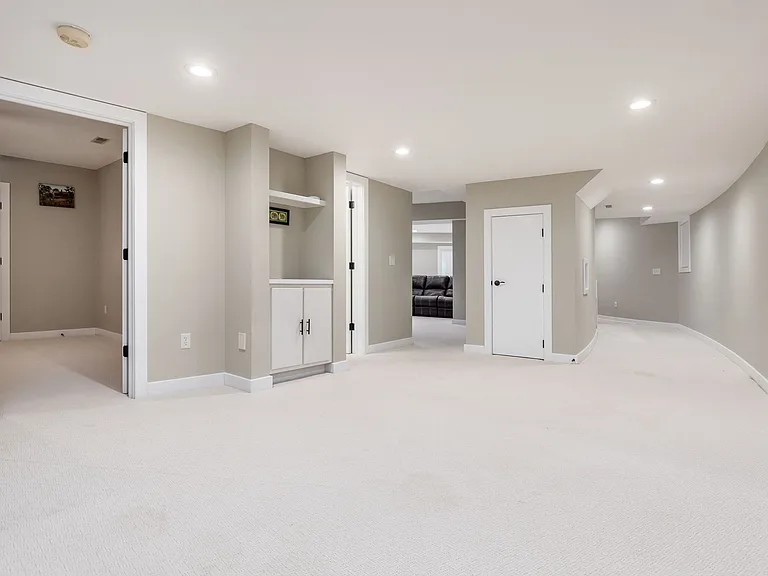 4602 Sandwich Ct — Photo 42