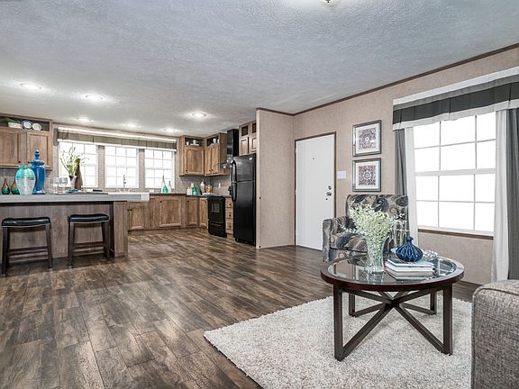 3rd image of 302 Spruce Pines Dr