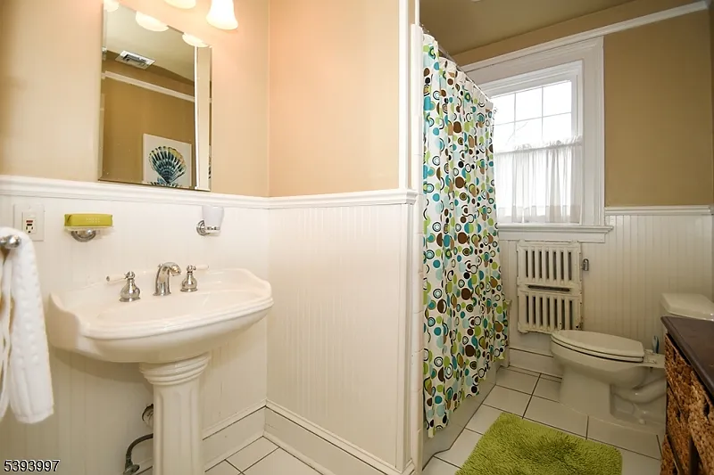 2 bed, 1.0 bath, $5,400 — Photo 2