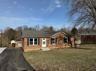 224 Hill N Dell Rd N, Paris, KY 40361