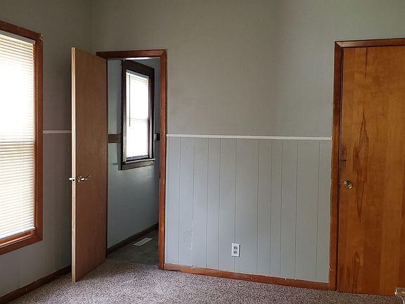 5th image of 914 N Poplar St