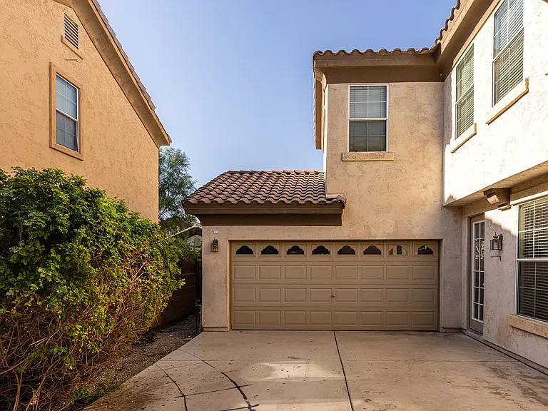2051 E Carla Vista Dr — Photo 15