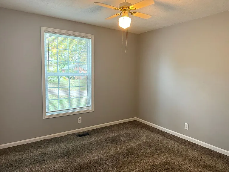 104 Cornelia Ct — Photo 17