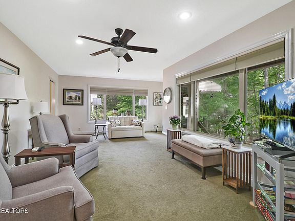 3rd image of 118 Cathedral Dr