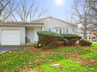 24 Jane St, Selden, NY 11784