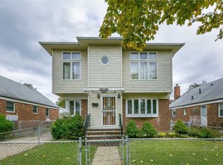 8059 257th St, Glen Oaks, NY 11004