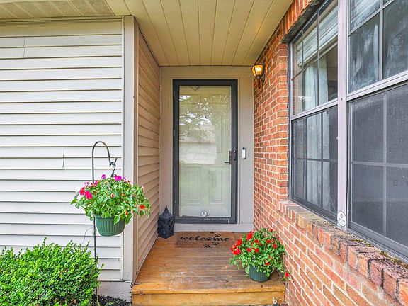 3rd image of 1261 Somerset Way