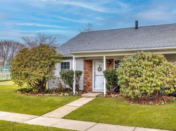 6 Harvest Time Court #6, Huntington Station, NY 11746