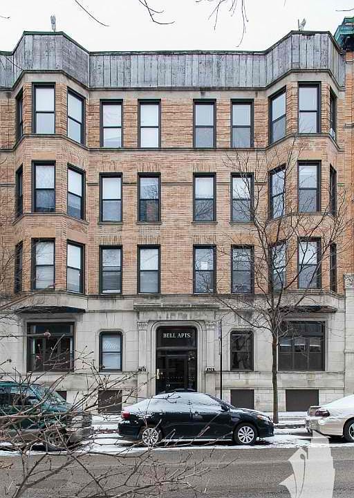1st image of 627 W Oakdale Ave APT 3A