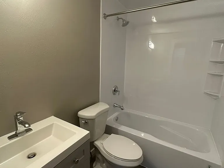 519 Burnett Ave S #1 — Photo 8
