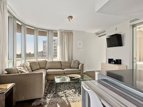 4th image of 220 21st St APT 404