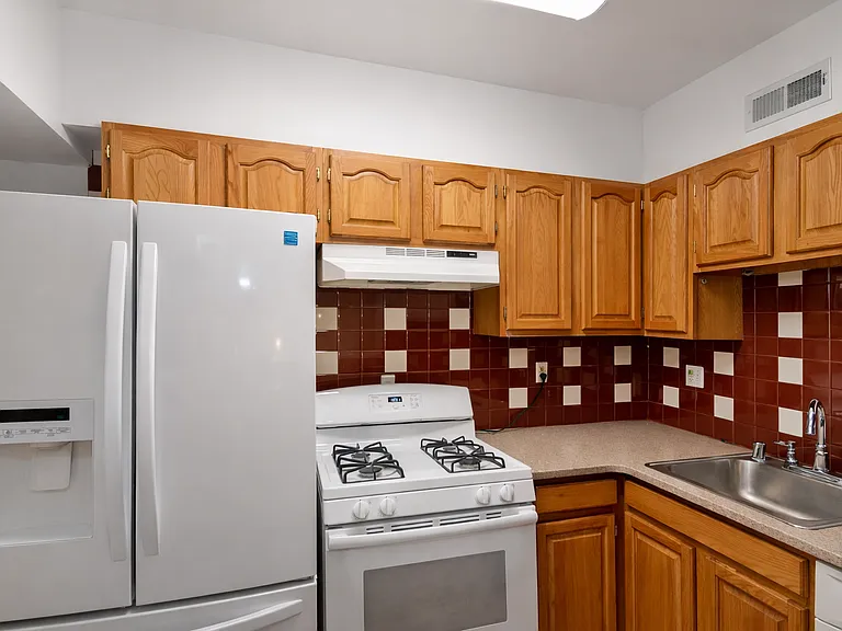 1401 W Virginia Ave NE — Photo 5