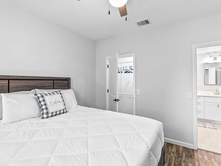 412 Waco Ave — Photo 12