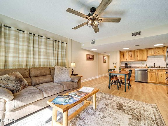 3rd image of 1081 Cove Rd APT 814