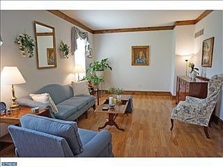 3rd image of 840 Meadowview Dr