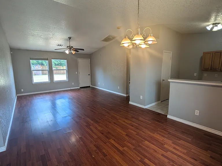 9205 Checkerbloom Dr — Photo 2