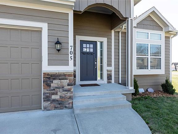 3rd image of 705 Buckeye Ln