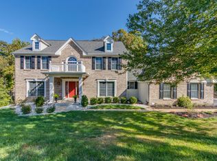 1461 Neffwold Ln, Saint Louis, MO 63122