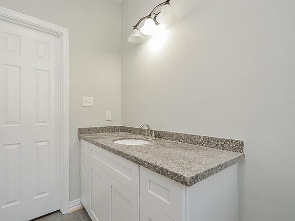 4th image of 8222 Oak Knoll Ln