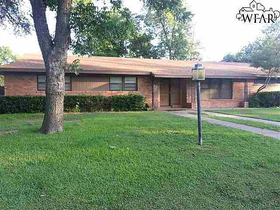 2nd image of 700 Sunset Dr