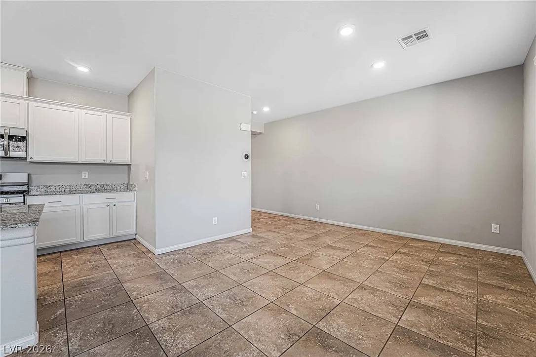3 bed, 2.5 bath, 2180 sqft, $2,300 — Photo 1