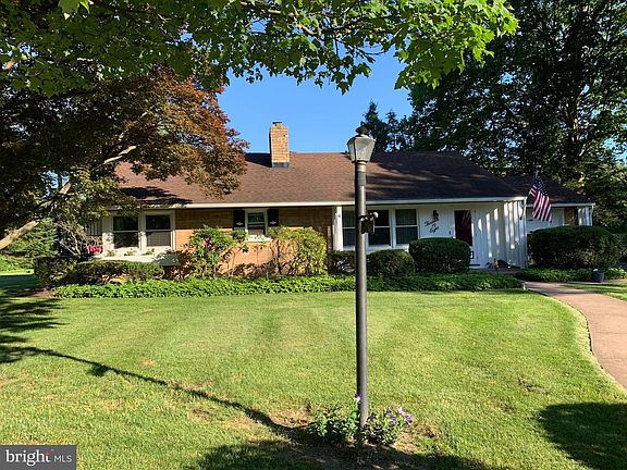 3rd image of 1308 Museum Rd