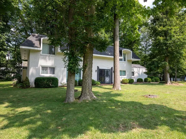 11090 Manor Dr, Plymouth, IN 46563