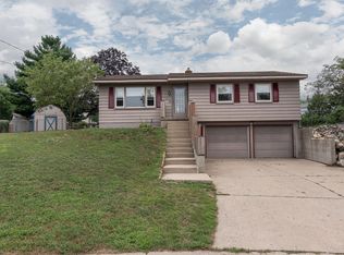 1059 Pohens Ct NW, Grand Rapids, MI 49544