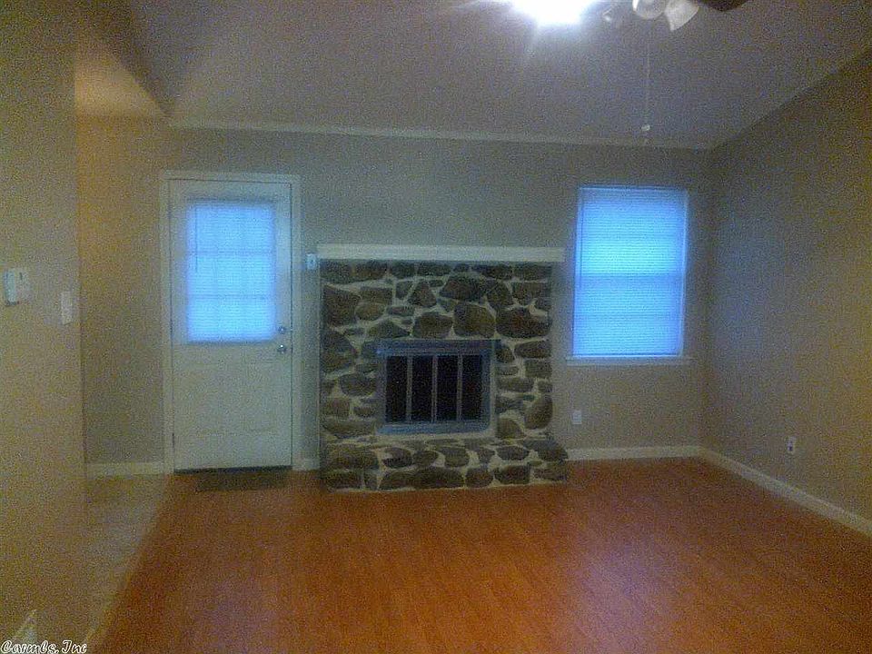 2nd image of 19 Applegate Ct