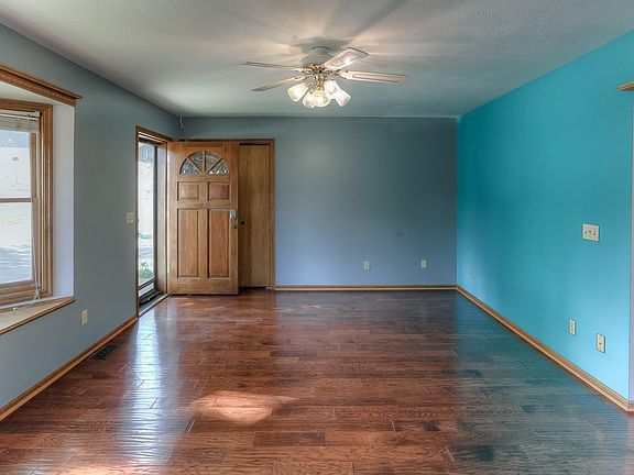 4th image of 812 4th St