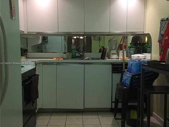 4th image of 5415 Collins Ave APT 604