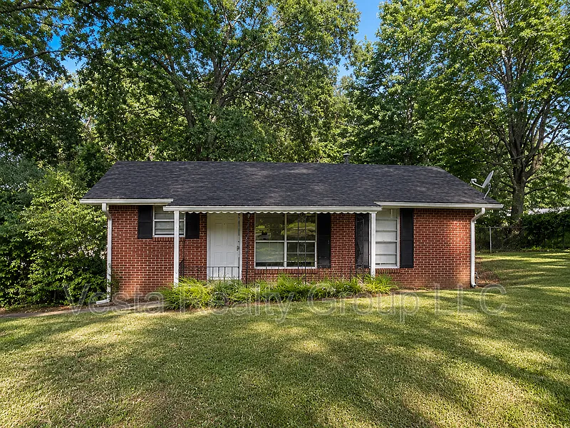 3 bed, 2.0 bath, 1034 sqft, $1,500 — Photo 1