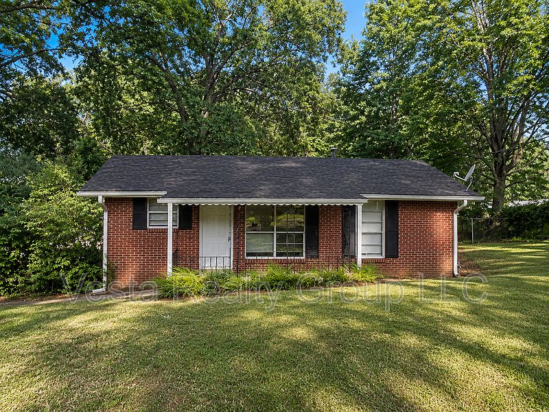 1st image of 93 Forest Rd