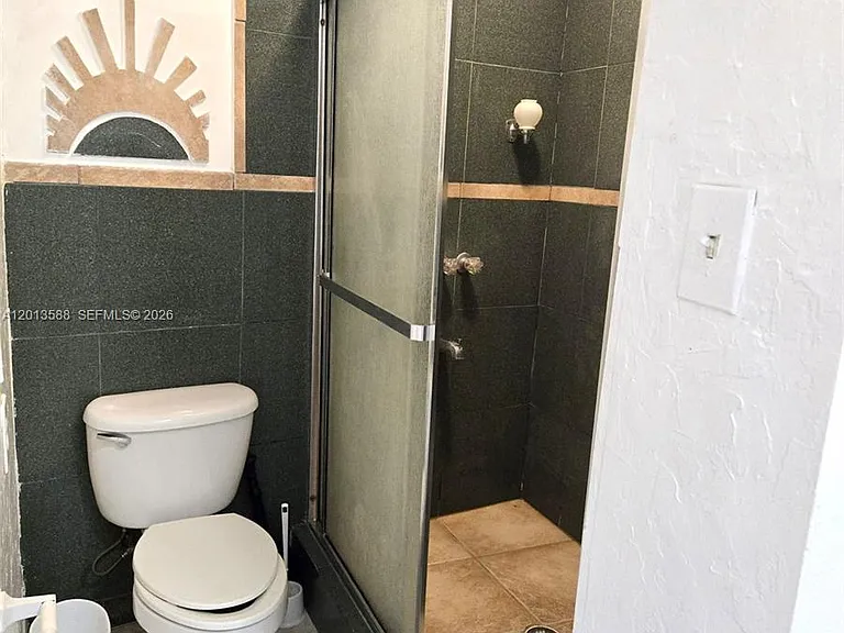 4610 SW 40th St #1 — Photo 6