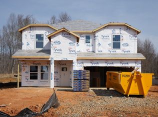 1135 Winding Spring Dr, Mebane, NC 27302