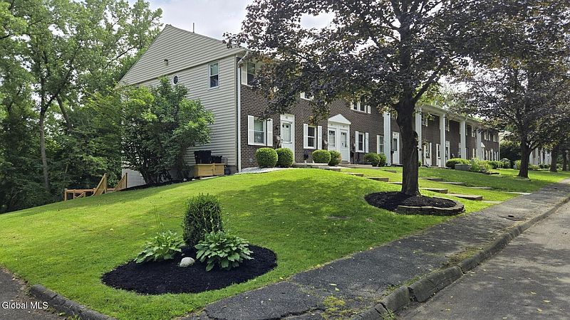 3rd image of 38 Maxwell Drive