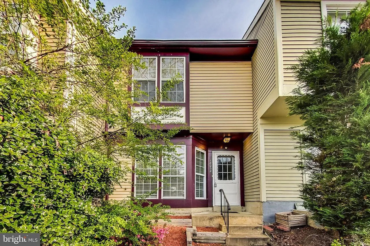 2 bed, 1.5 bath, 1090 sqft, $1,950 — Photo 2