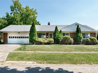 800 Fairacres Dr, Dayton, OH 45429