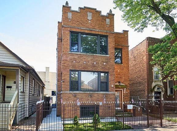 3rd image of 3731 W Giddings St