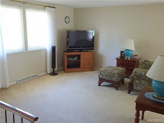4th image of 141 Paul Dr