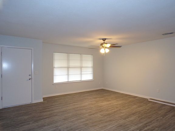 2nd image of 1309 Oakridge