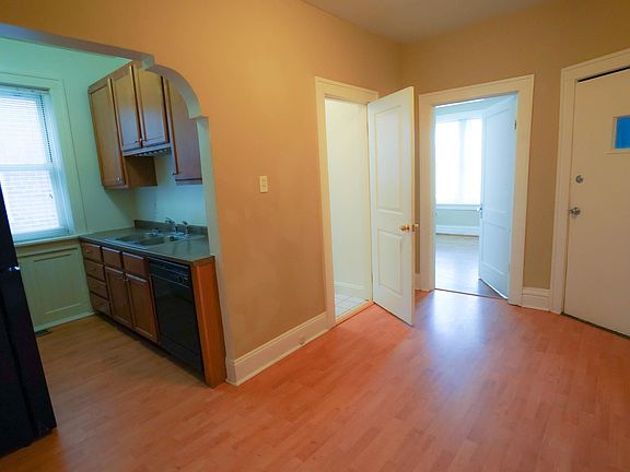 3rd image of 904 Eastgate Ave #1N
