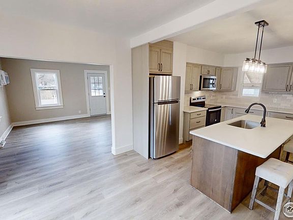 4th image of 613 Dessa St