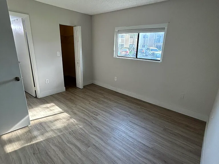 450 Palm Cir W #103 — Photo 12