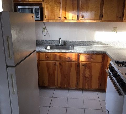 3rd image of 16633 89th Ave APT 12L