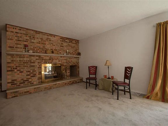 2nd image of 4011 W Glen Oaks Dr