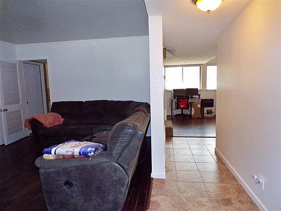 3rd image of 3520 Bangor Ct W
