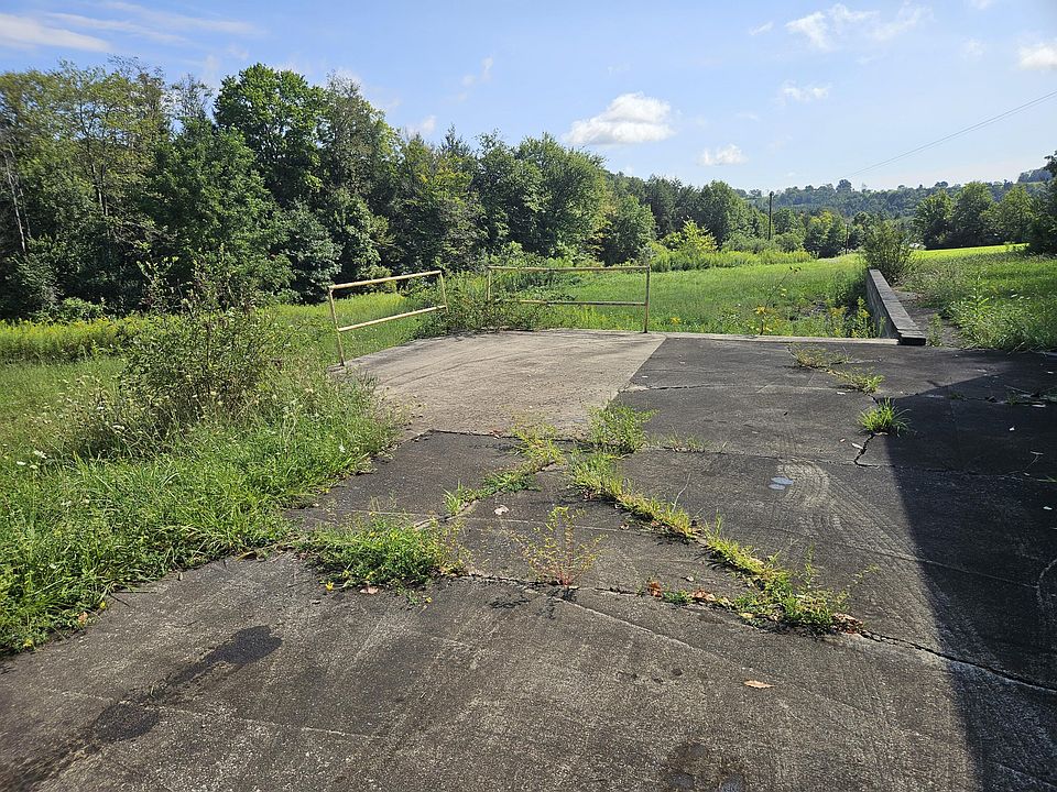 2nd image of 1195 Hemlock Rd