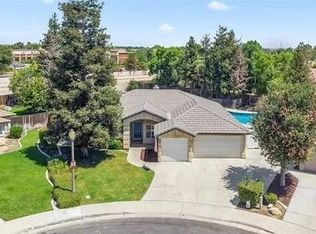 304 Windsor Park Dr, Bakersfield, CA