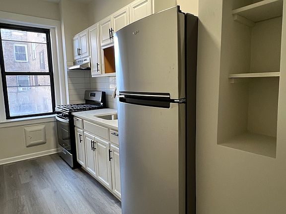 4th image of 156 S Harrison St #601